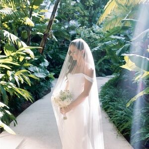 TONI FEDERICI White Bridal Veil